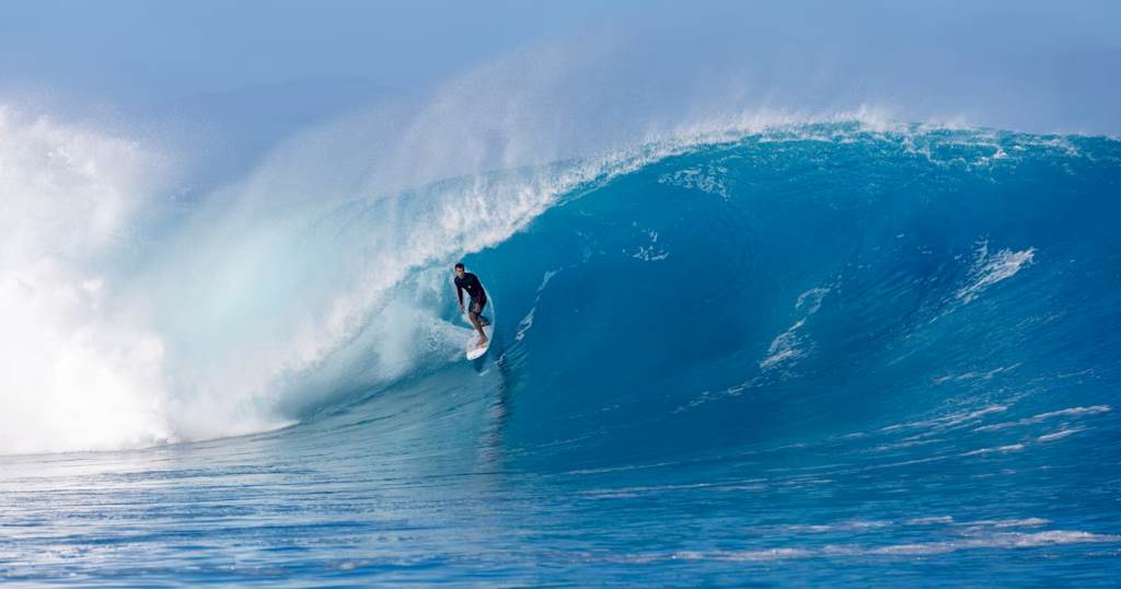 Surfer pumping for speed down the line