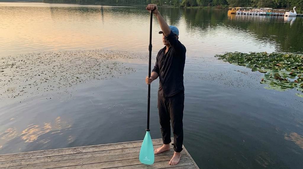 Proper hand placement on a Ledonne SUP paddle
